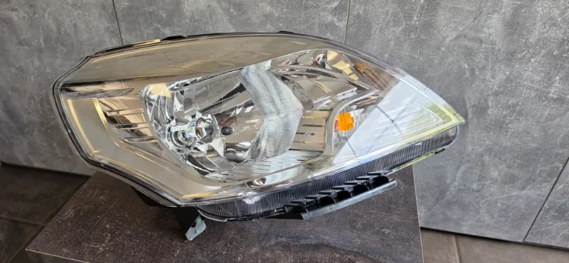 Pravý přední světlomet Piaggio Porter NP6